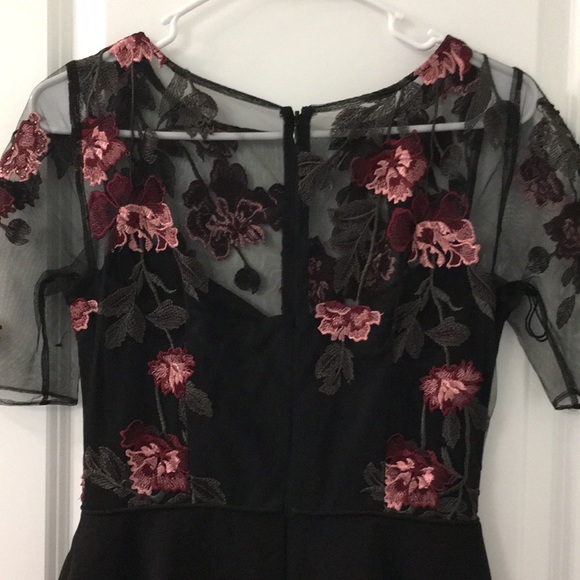 Formal floral floor length gown - Picture 6 of 9